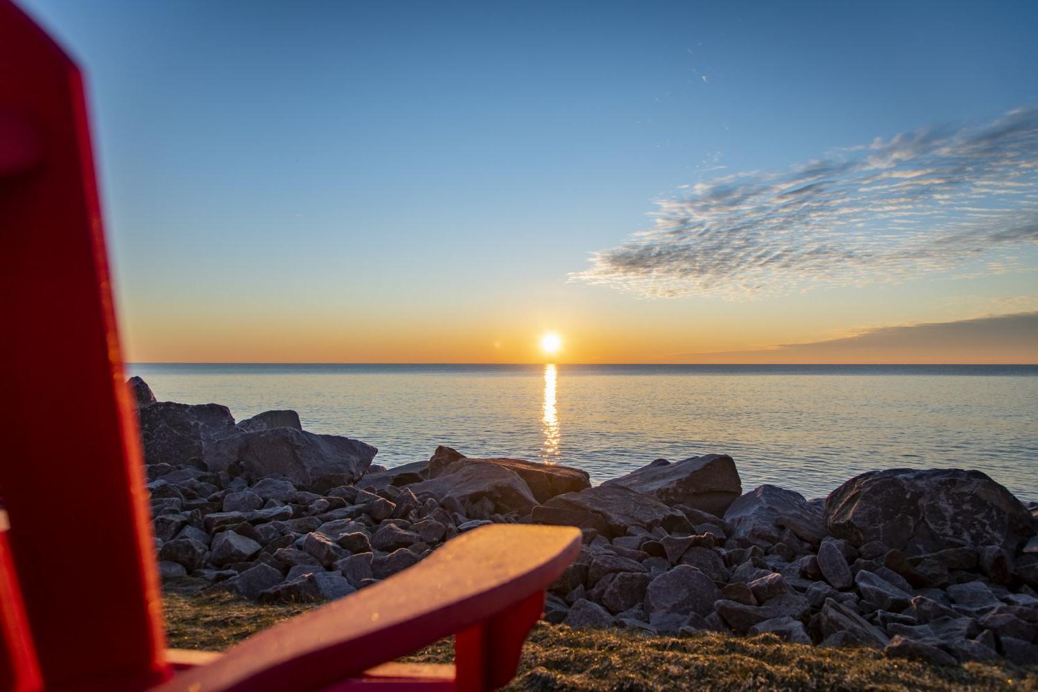 在全球十大赌钱排行app，你?ll wake up to sunrises over Lake Michigan ?