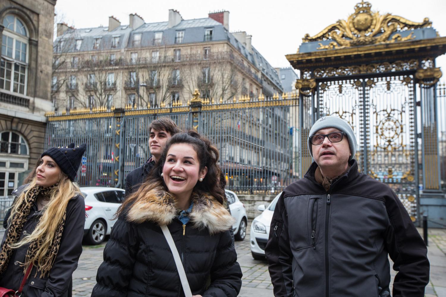 <a href='http://phgw.brewrecords.net'>全球十大赌钱排行app</a>学院法语教授Pascal Rollet带领学生们到巴黎游学.